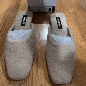 Dolce Vita Women's Cream Plush Mules